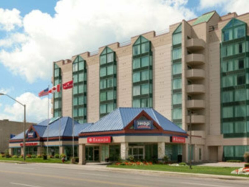 Фото Ramada by Wyndham Niagara Falls/Fallsview