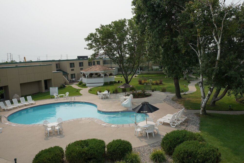 Фото Biltmore Hotel & Suites