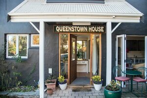 Гостиница Queenstown House B and B