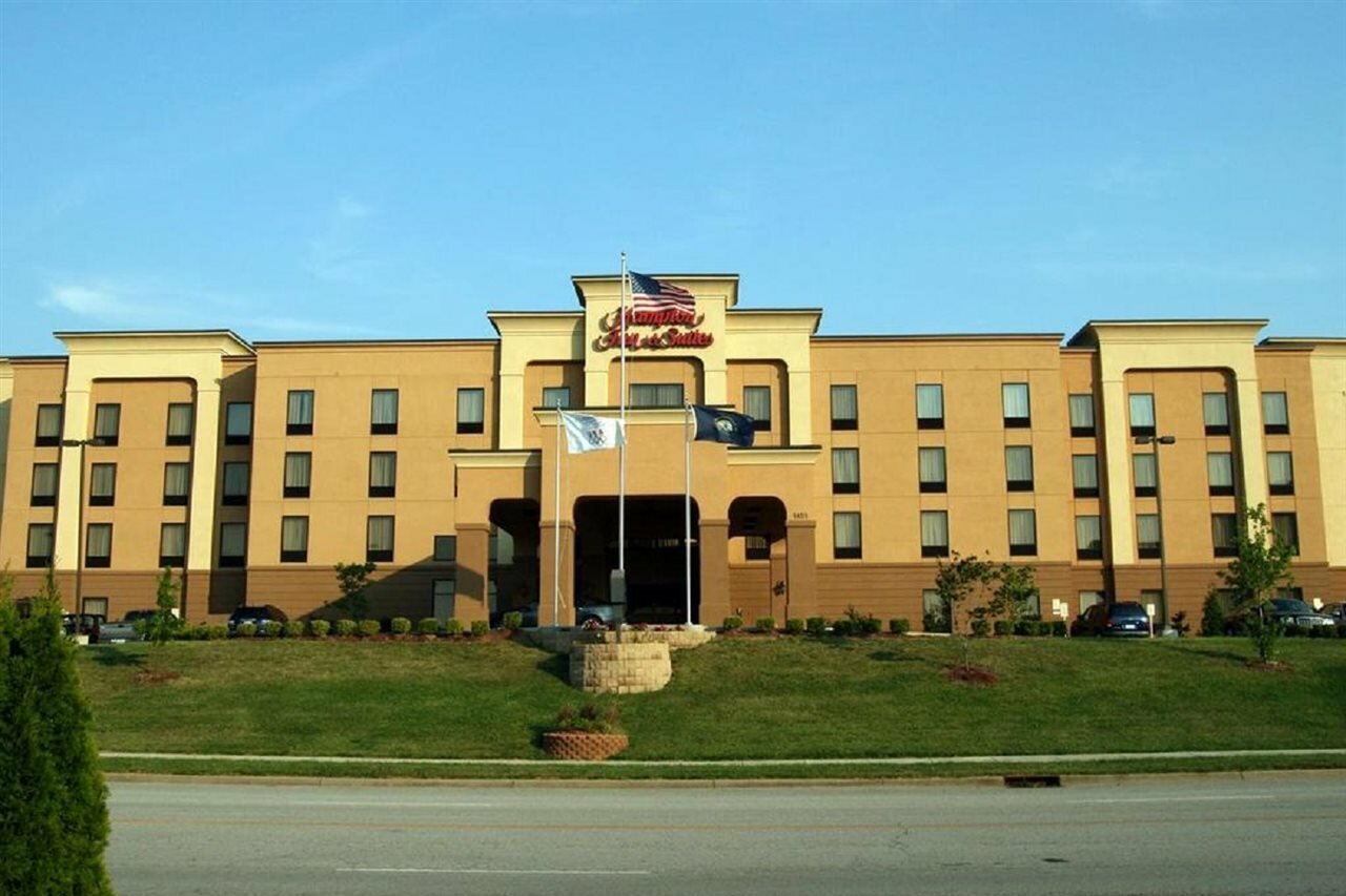 Фото Hampton Inn & Suites Louisville East