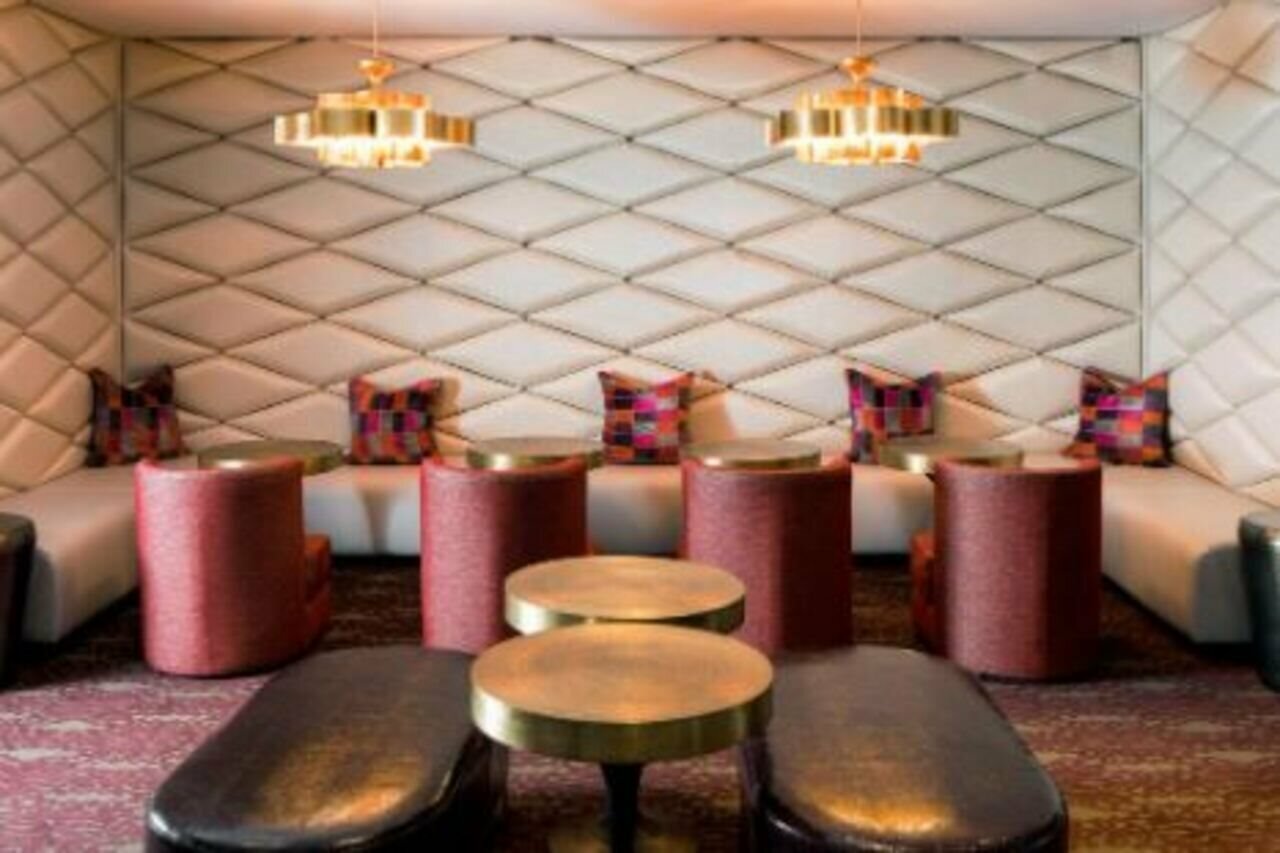 Фото Charlesmark Hotel