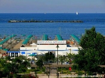 Гостиница Hotel Britannia в Чезенатико
