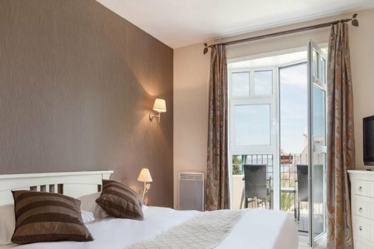 Фото Clos de Vallombreuse, The Originals Relais