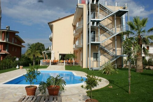 Внешний вид отеля Hotel Gullo в Кьюринге, фото 4