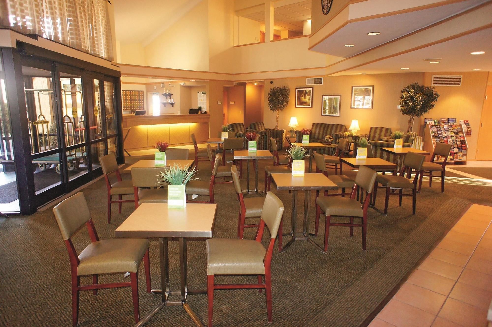 Фото La Quinta Inn & Suites by Wyndham Salt Lake City - Layton