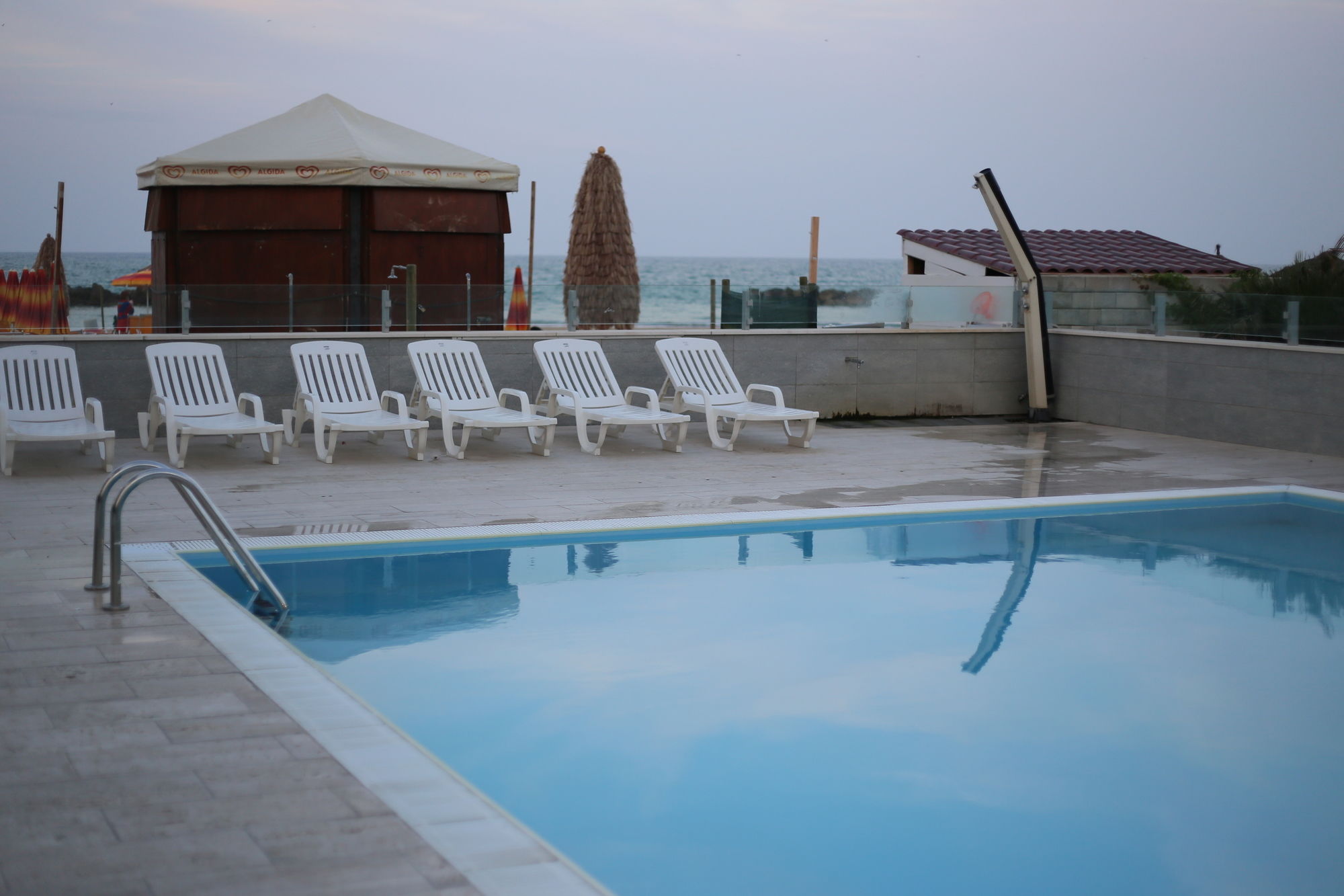 Фото Sea Lion Hotel