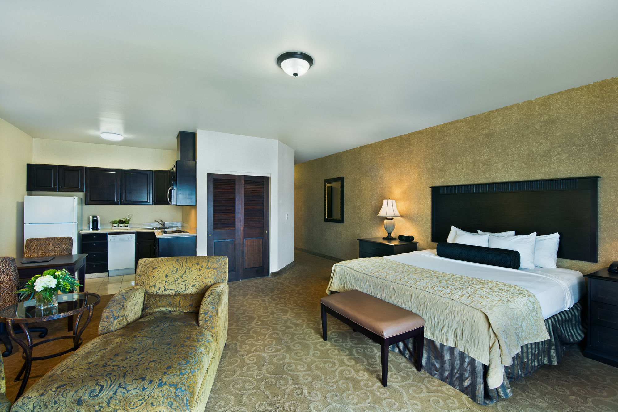 Фото Oxford Suites Boise