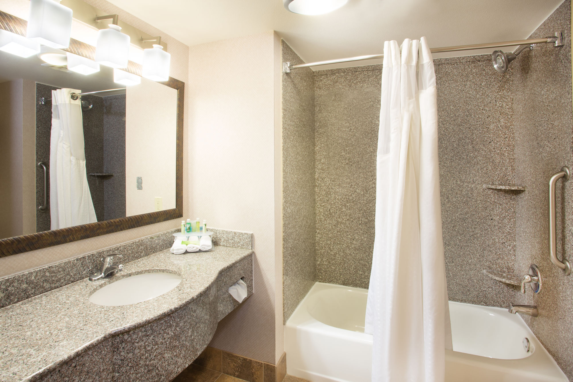 Фото Holiday Inn Express Yreka-Shasta Area, an Ihg Hotel