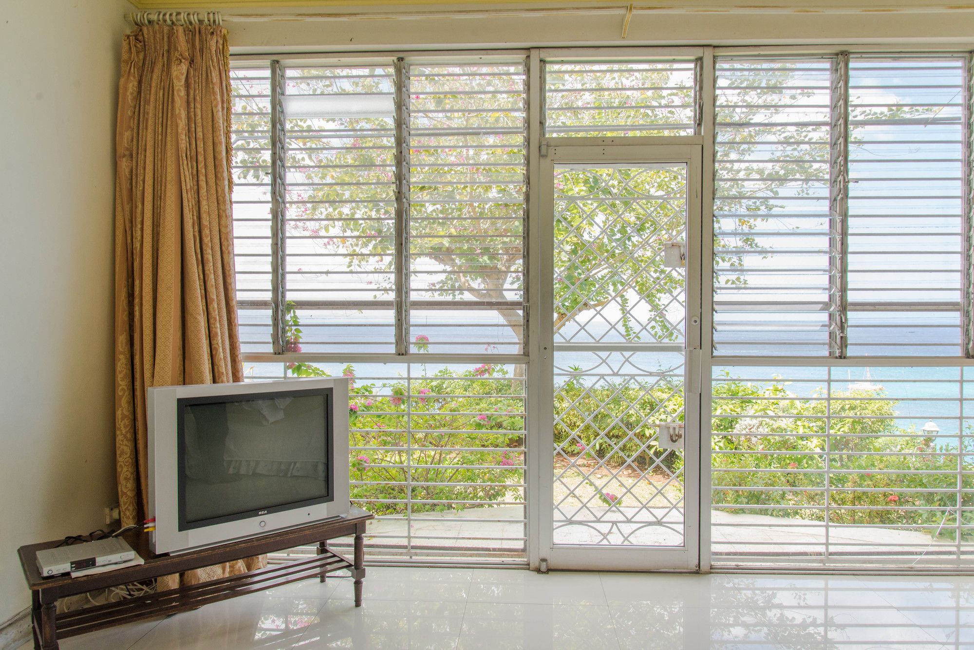 Фото Montego Bay Club Beach Resort