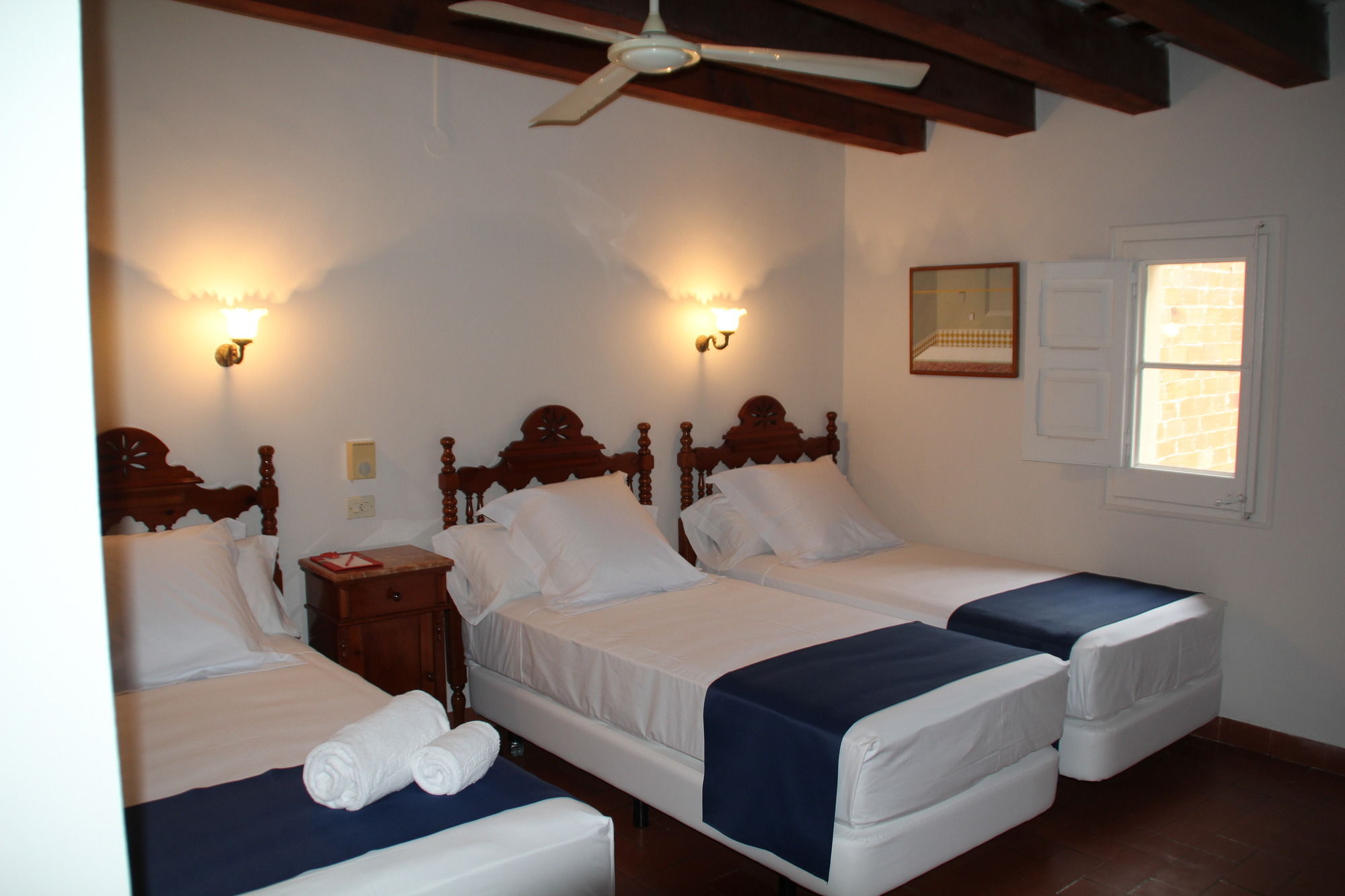 Фото Hotel Medium Renaixença