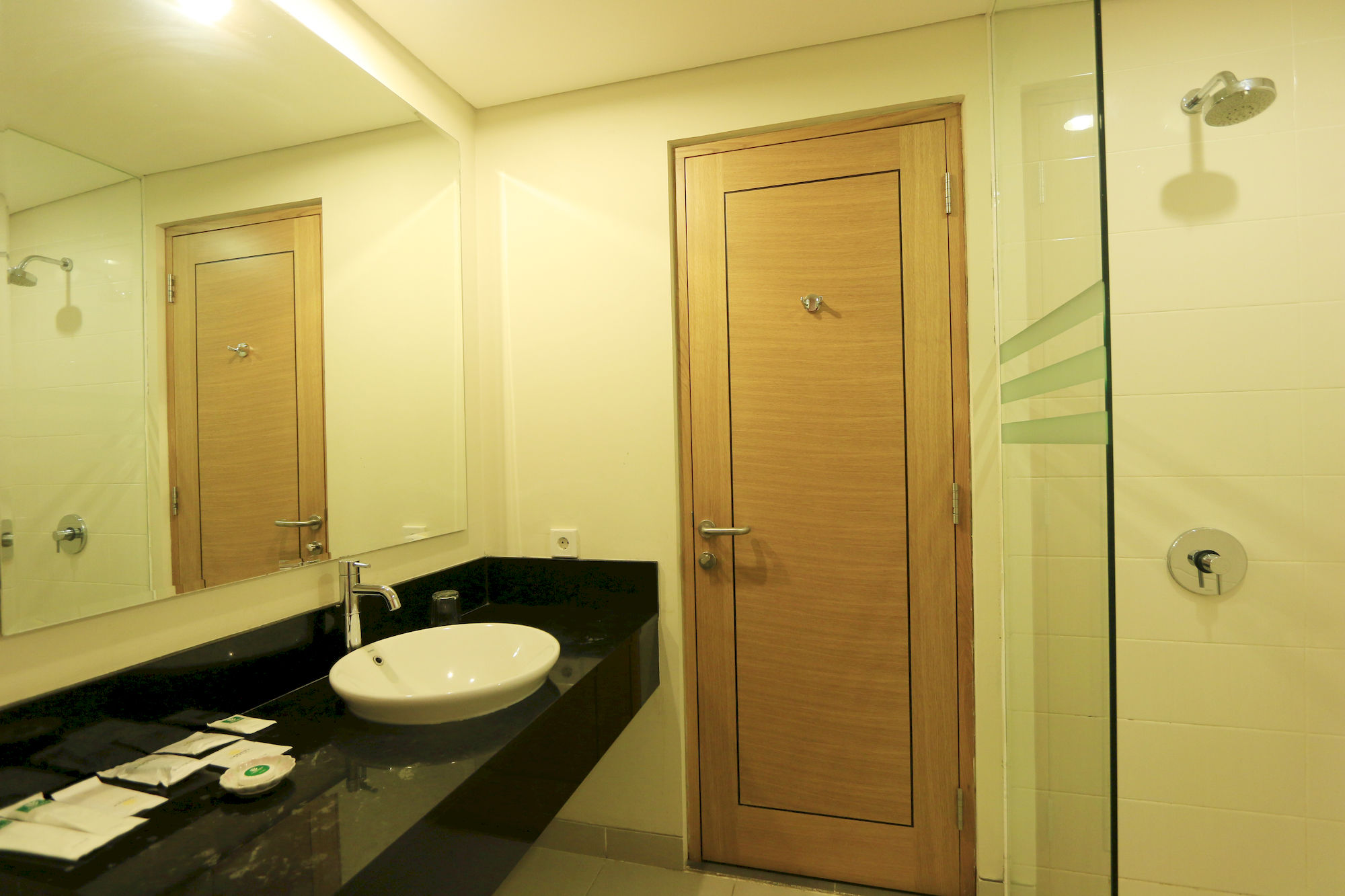 Фото Laprima Hotel Flores