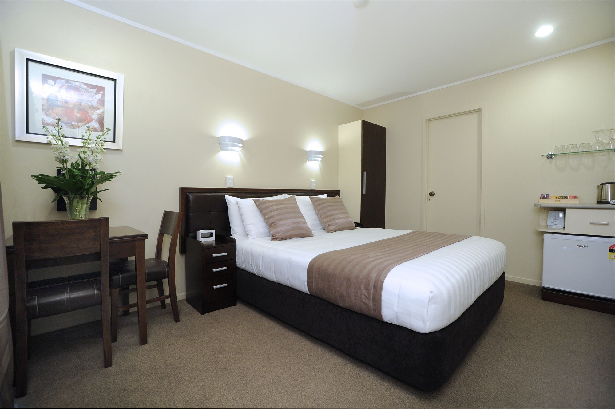 Фото Tudor Court Motor Lodge