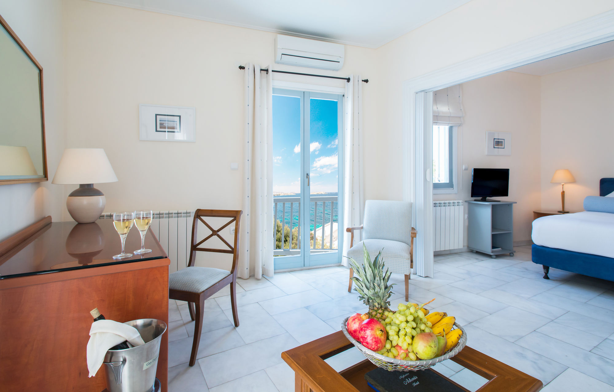 Фото Mykonos Adonis Hotel