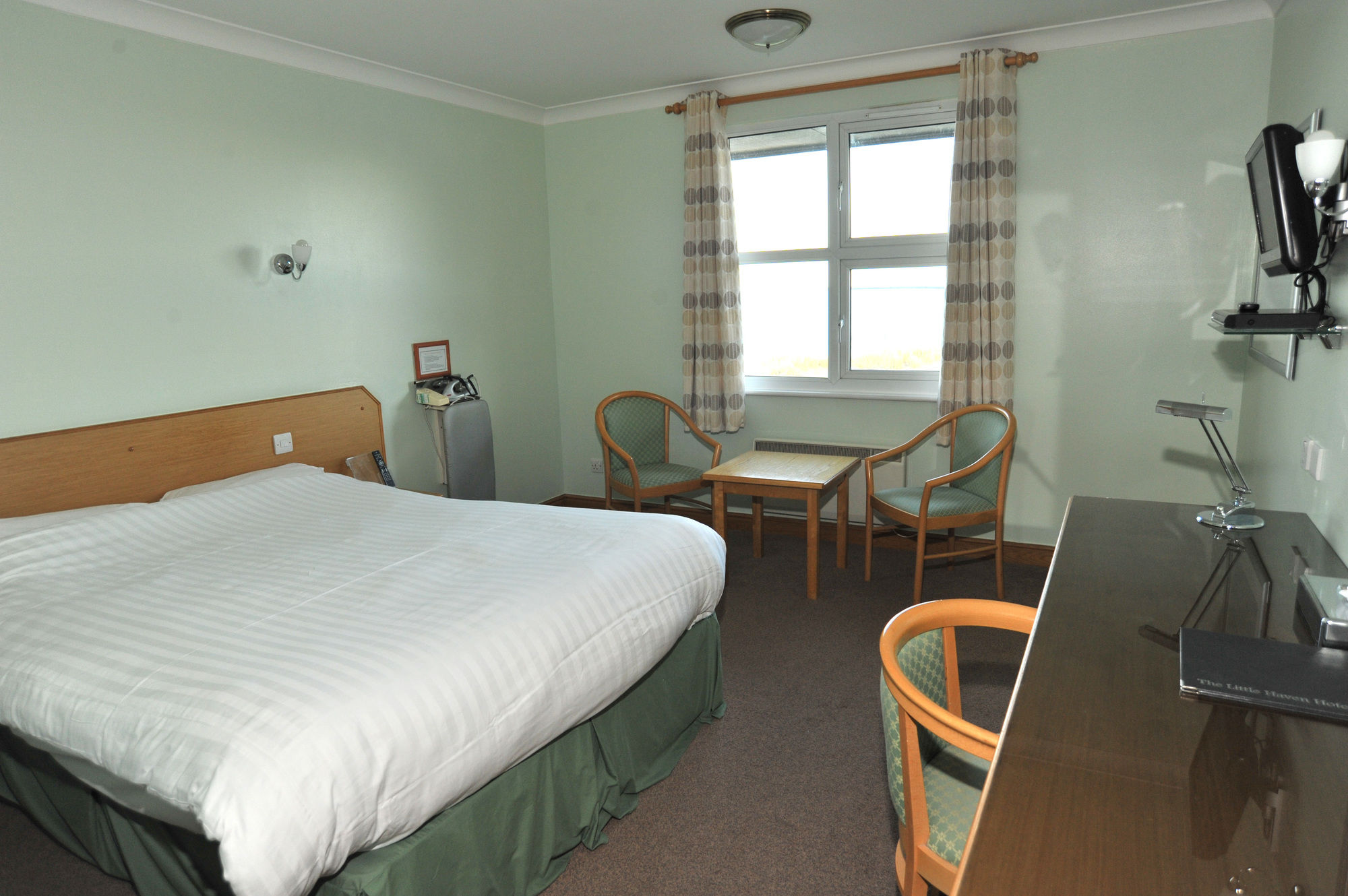 Фото Little Haven Hotel