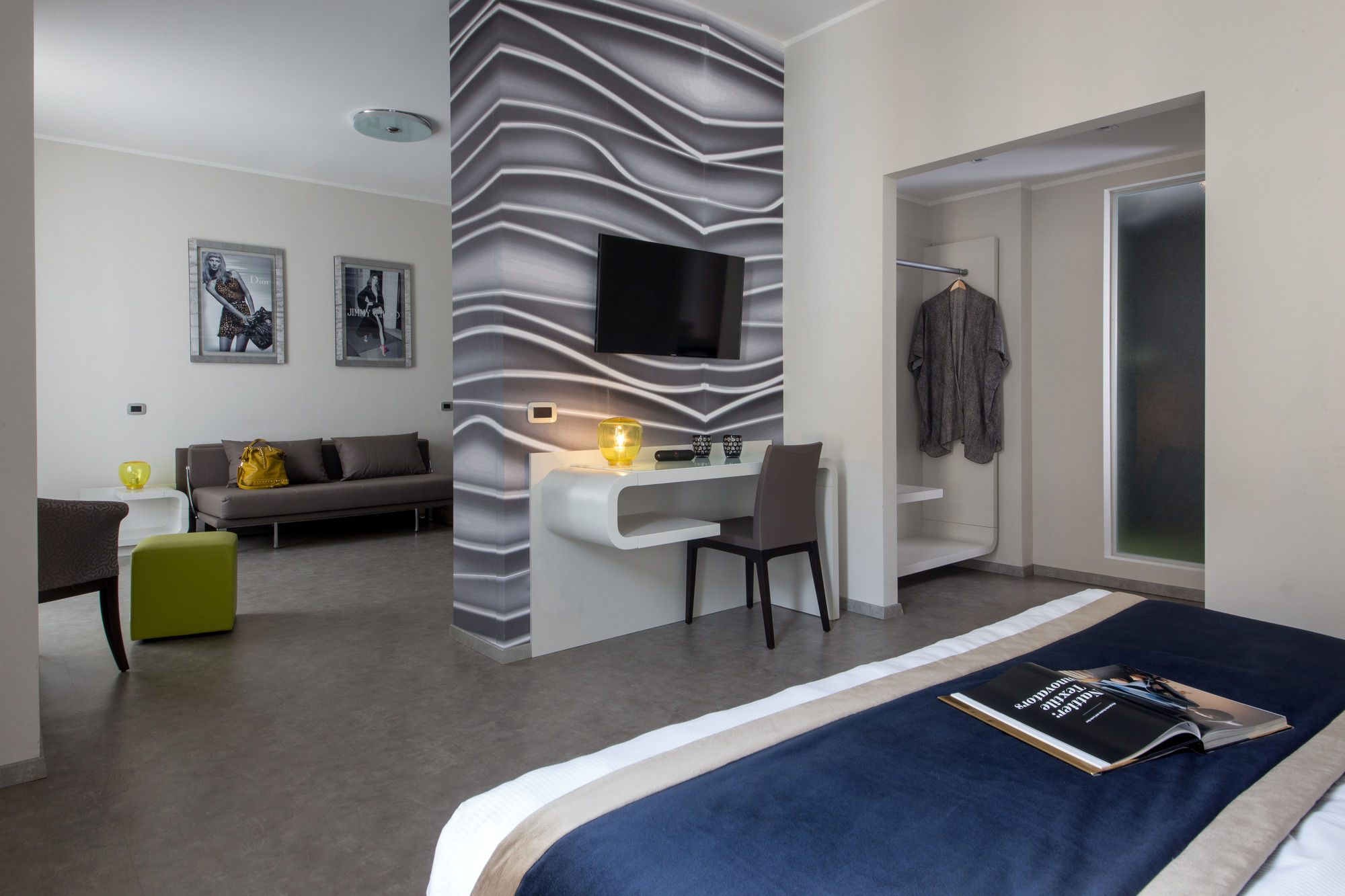 Фото Montenapoleone Suites