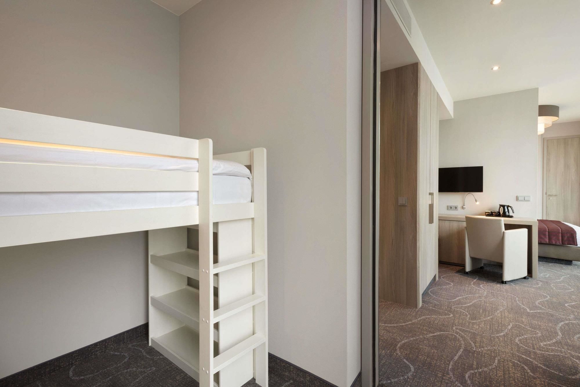 Фото Ramada by Wyndham The Hague Scheveningen