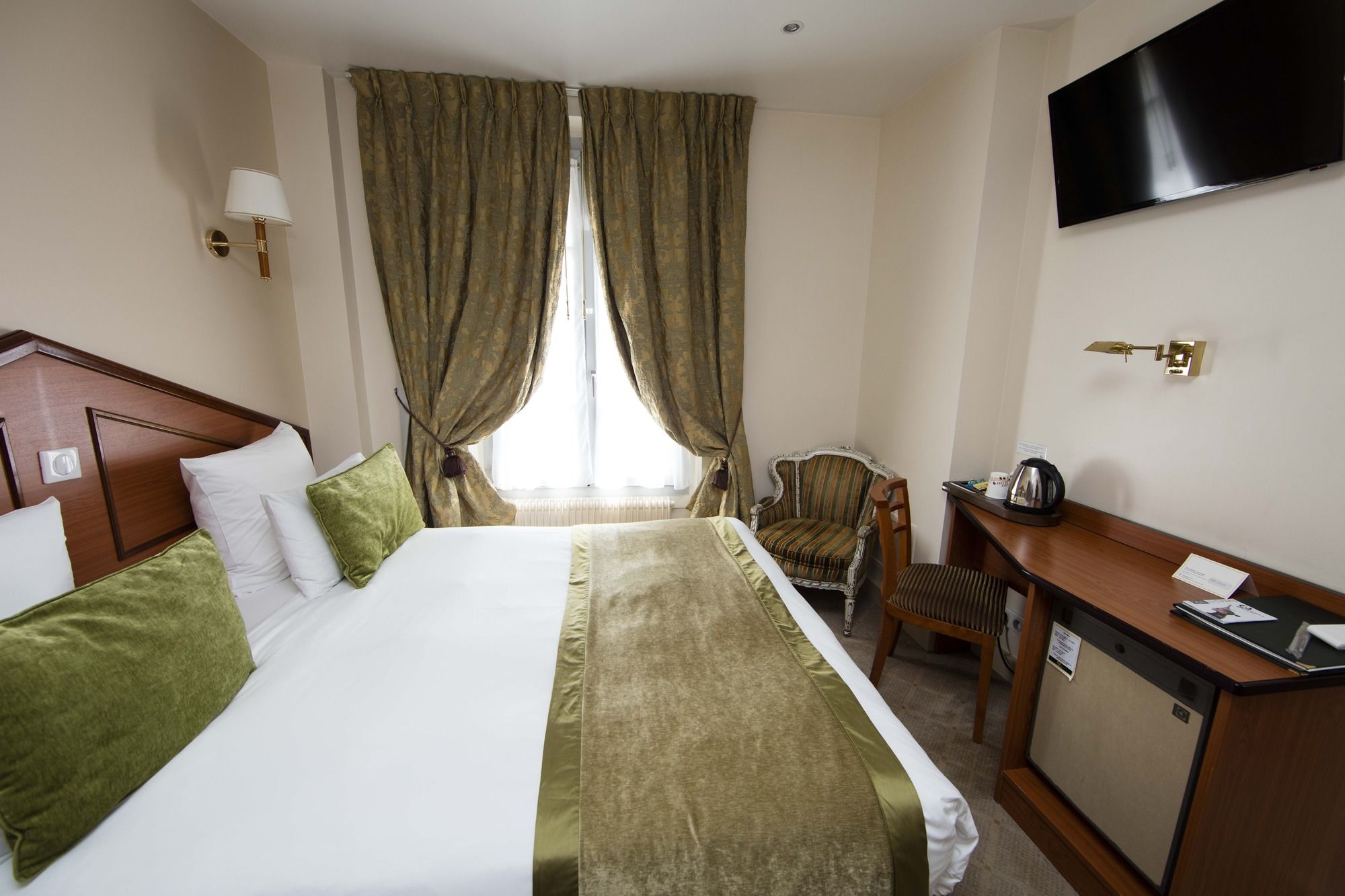 Фото Queens Boutique Hotel