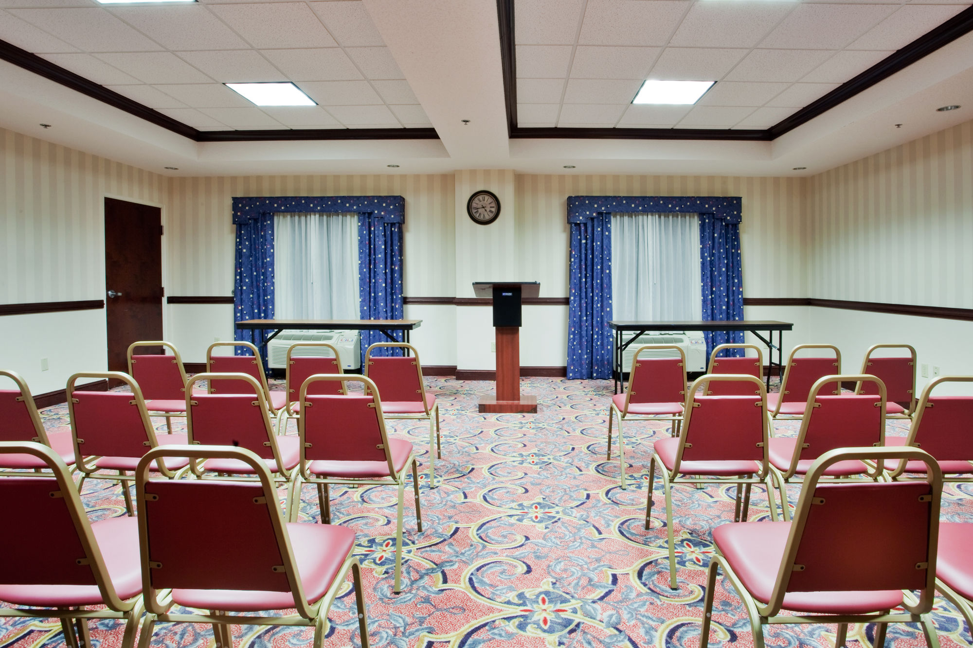 Фото Holiday Inn Express Hotel & Suites Chesapeake, an Ihg Hotel