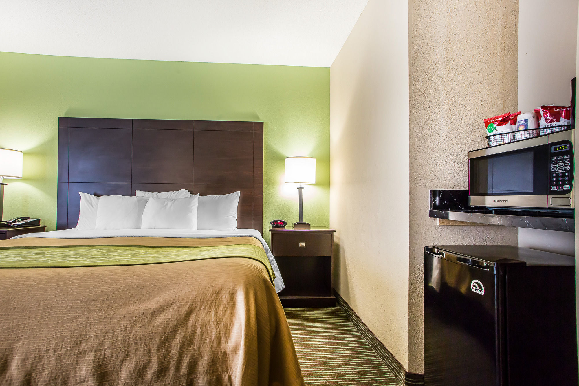 Фото Comfort Inn & Suites Kansas City - Northeast