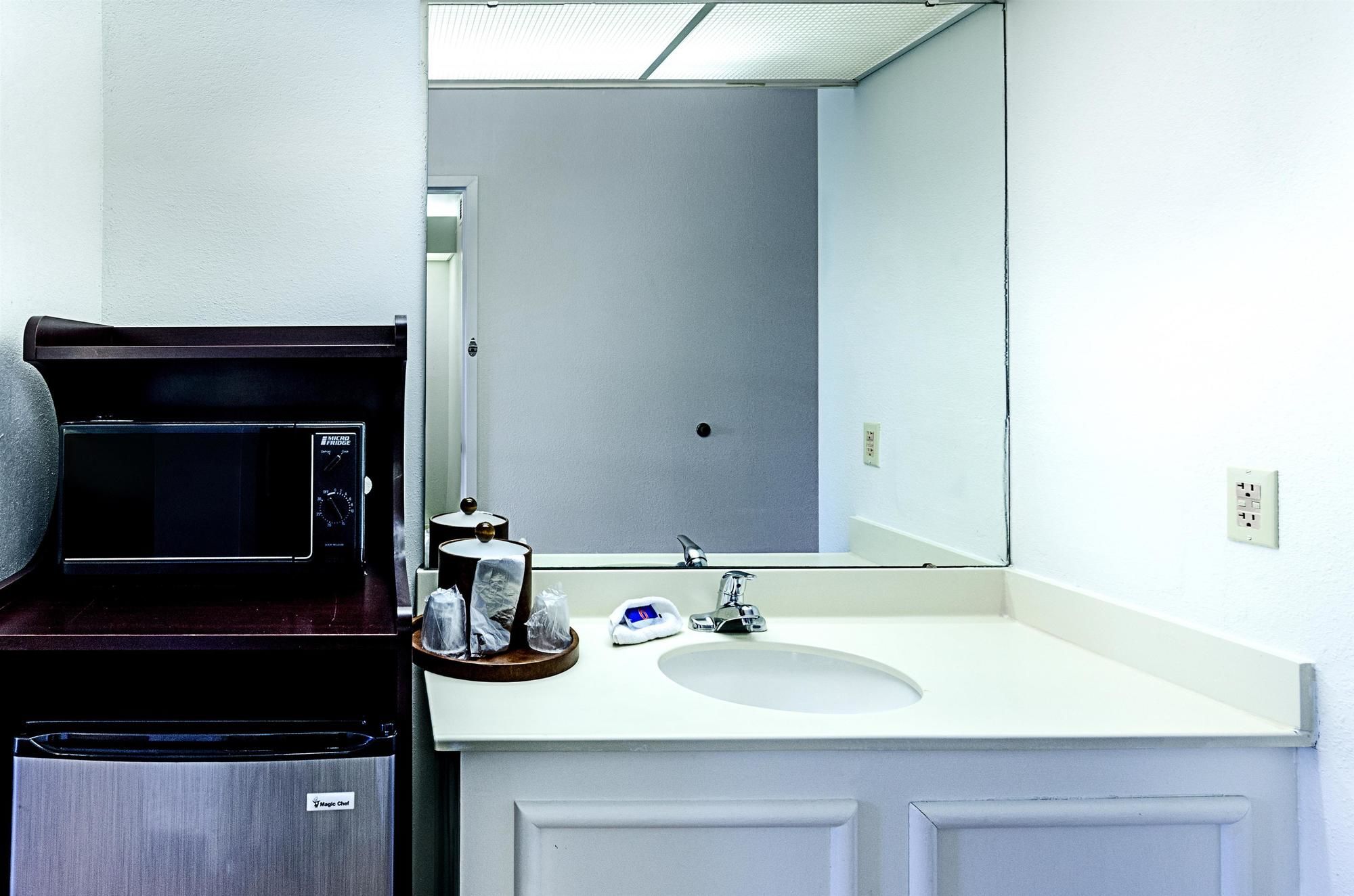 Фото Travelodge by Wyndham Roanoke