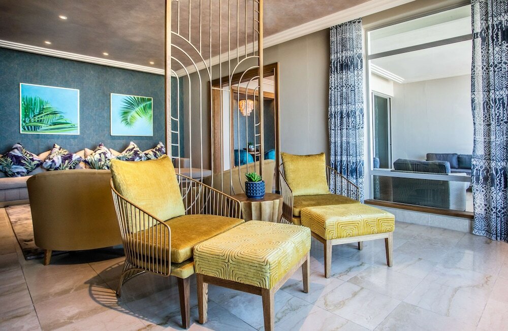 Фото Suncoast Hotel & Towers 