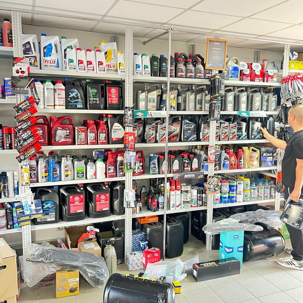 Магазин автозапчастей и автотоваров ГрузАвтоЗапчасть, Борисов, фото