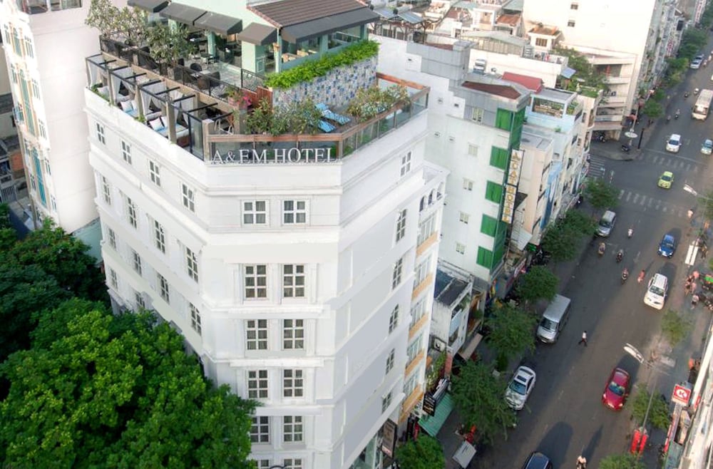Фото Me Saigon Boutique Hotel