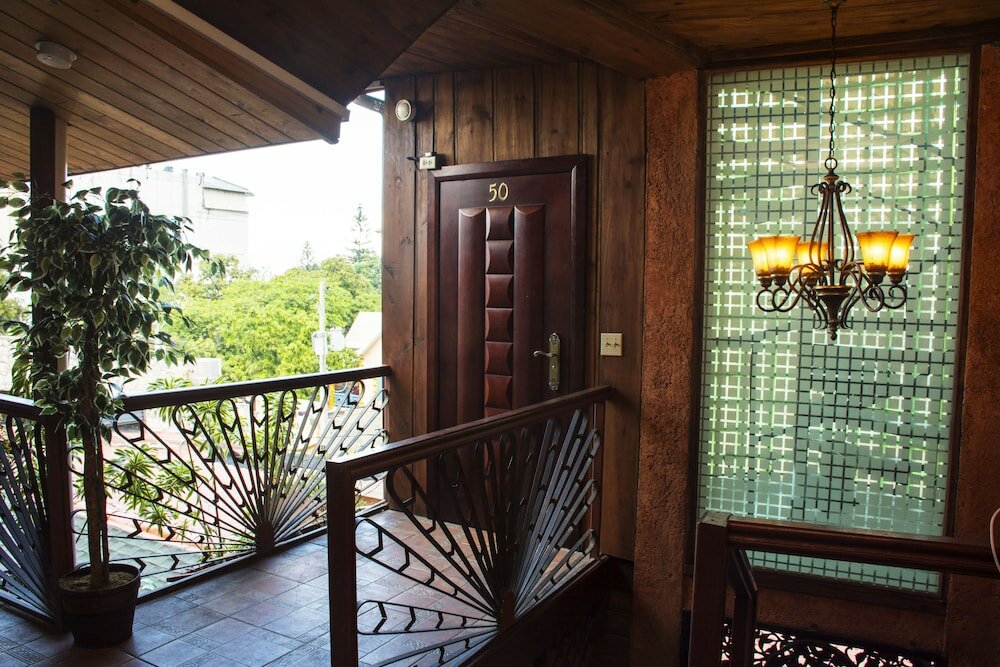 Фото B & B Comfy Inn