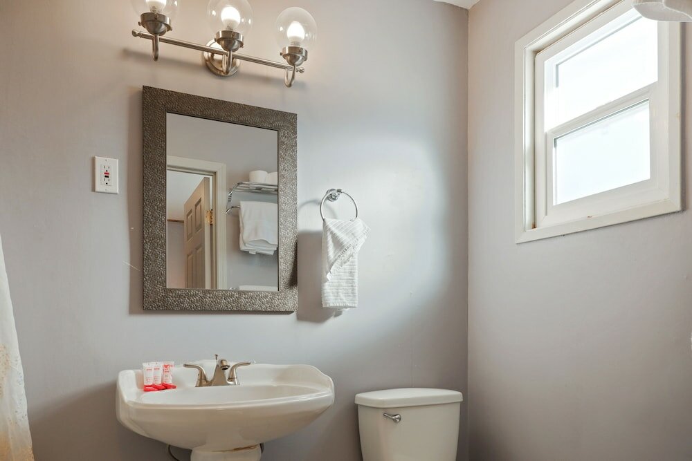 Фото Hotel Bethel - Fort MacLeod, Ab