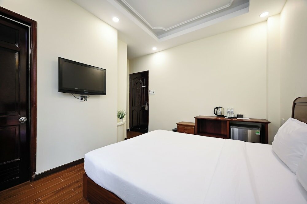 Фото Red Sun Airport Saigon Hotel