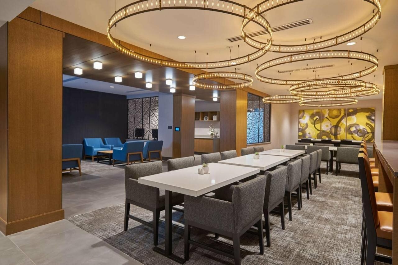 Фото Hilton Des Moines Downtown