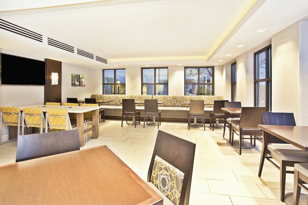 Фото Holiday Inn Express Boston - Waltham, an Ihg Hotel
