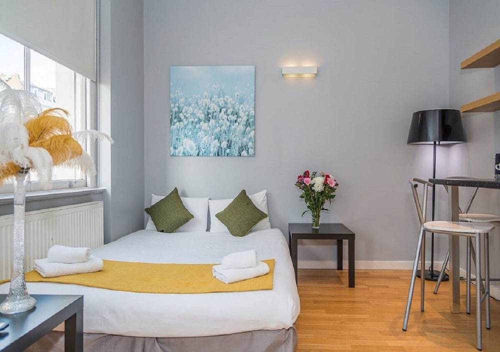 Фото Hyde Park Executive Apartments