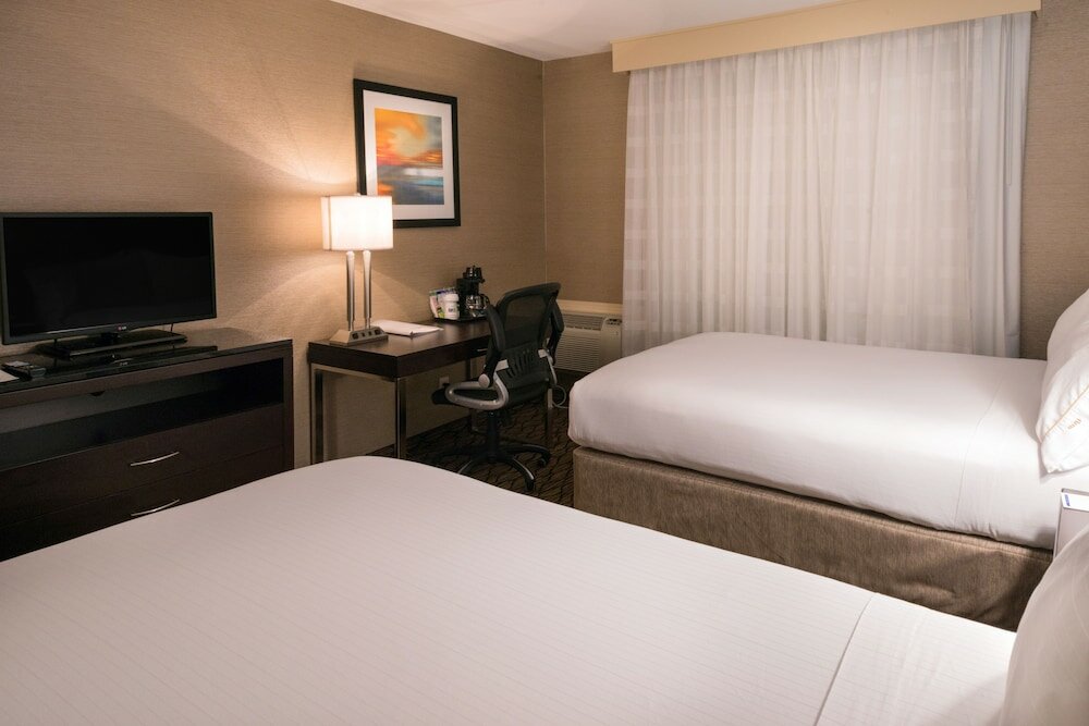 Фото Holiday Inn Express & Suites Pasadena - Los Angeles