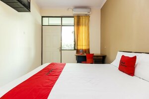 Гостиница RedDoorz @ Jalan Pramuka Manado