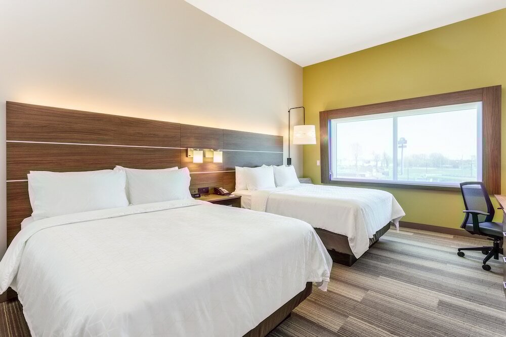 Фото Holiday Inn Express & Suites Springfield North, an Ihg Hotel