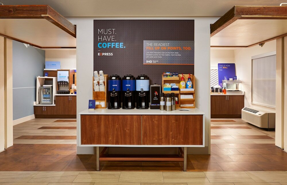 Фото Holiday Inn Express & Suites Orlando International Airport