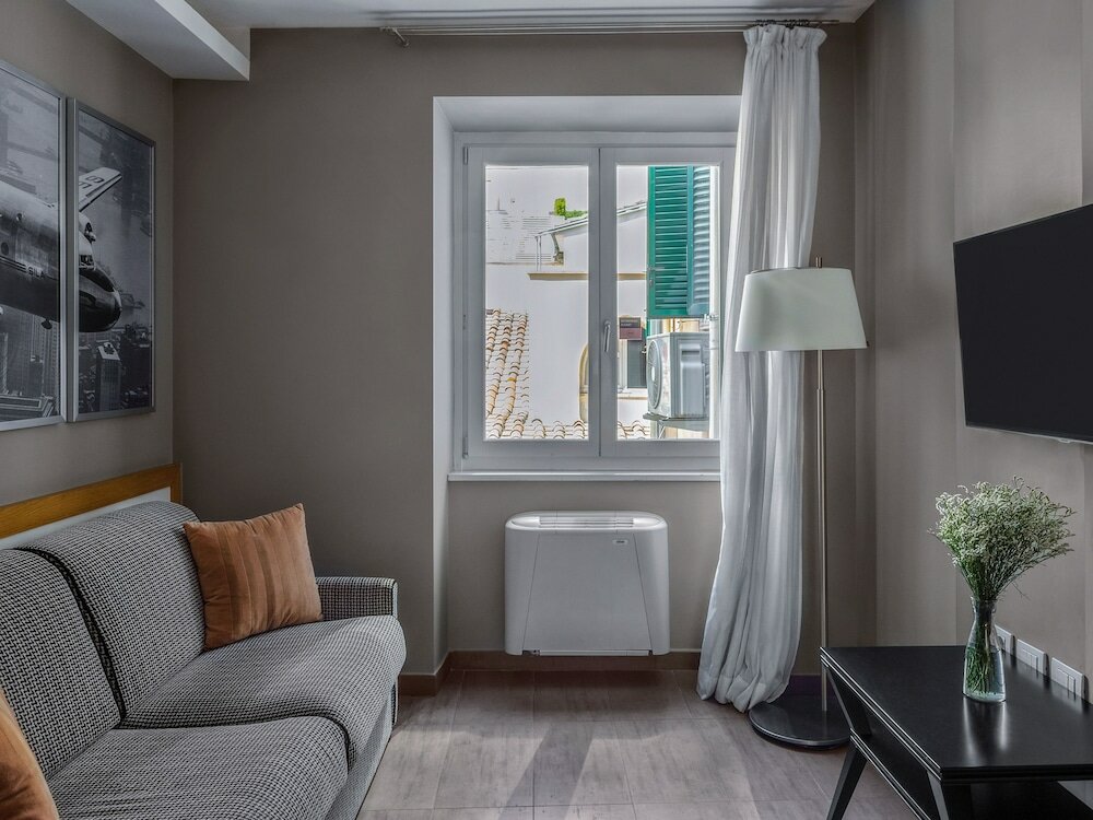 Фото The Telegraph Suites