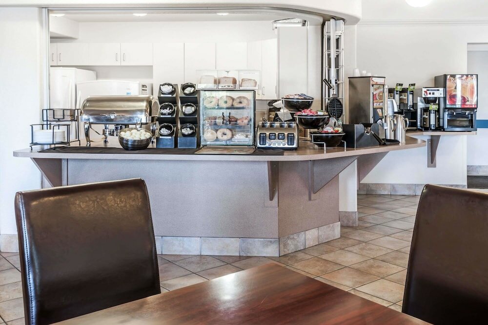 Фото Super 8 by Wyndham High River Ab