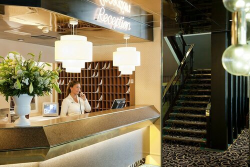 Гостиница Carlton Oasis Hotel