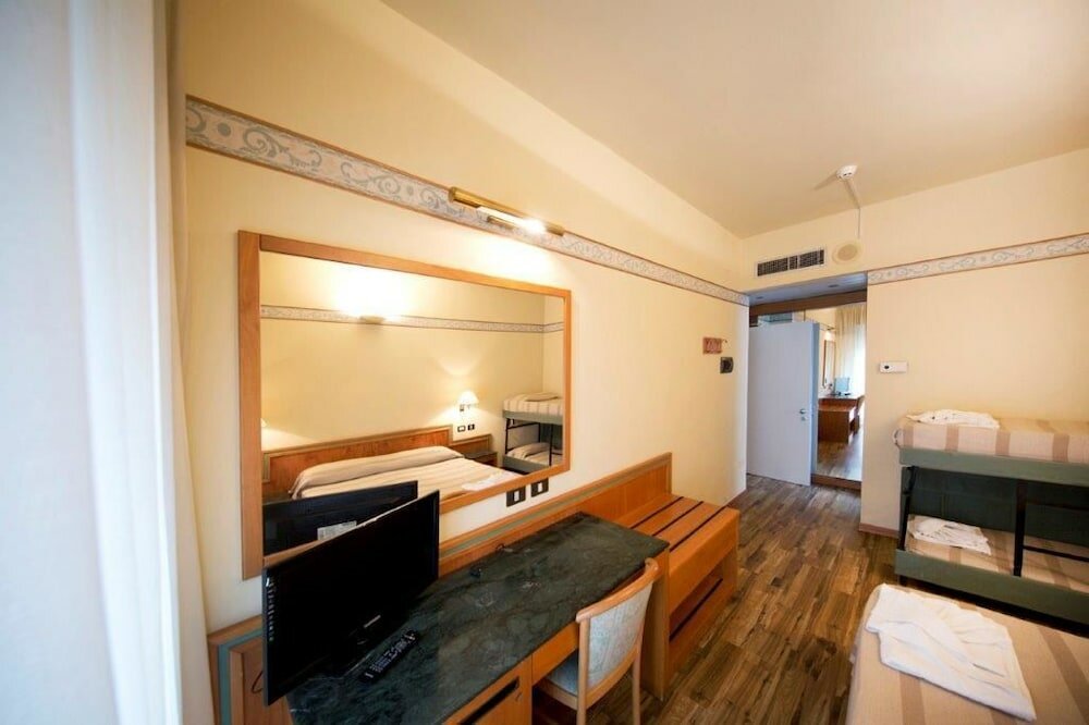 Фото Hotel Marina Bay