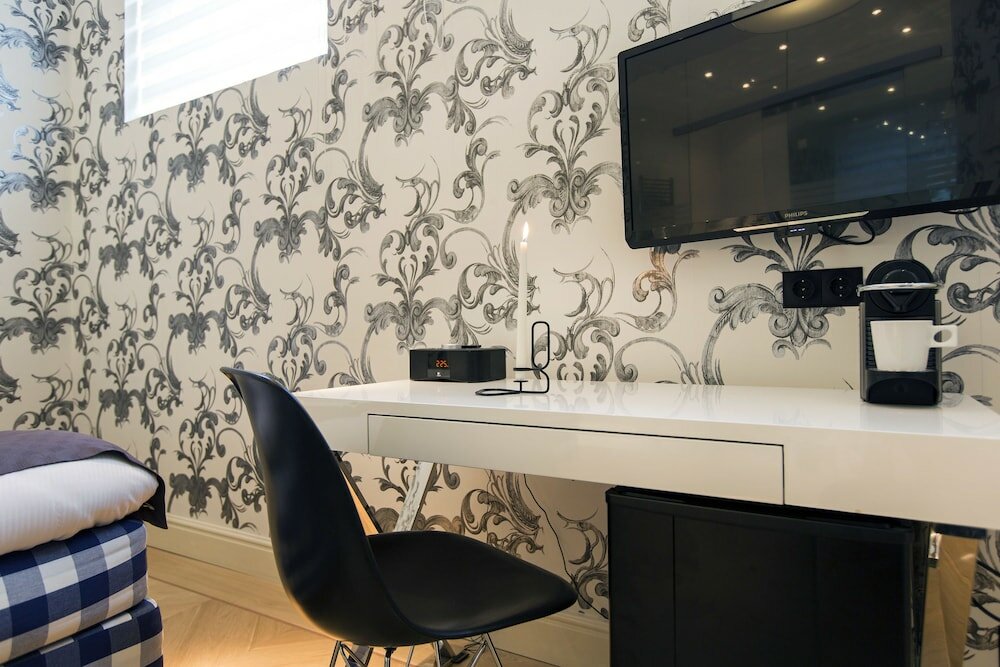 Фото The Amsterdam Canal Hotel