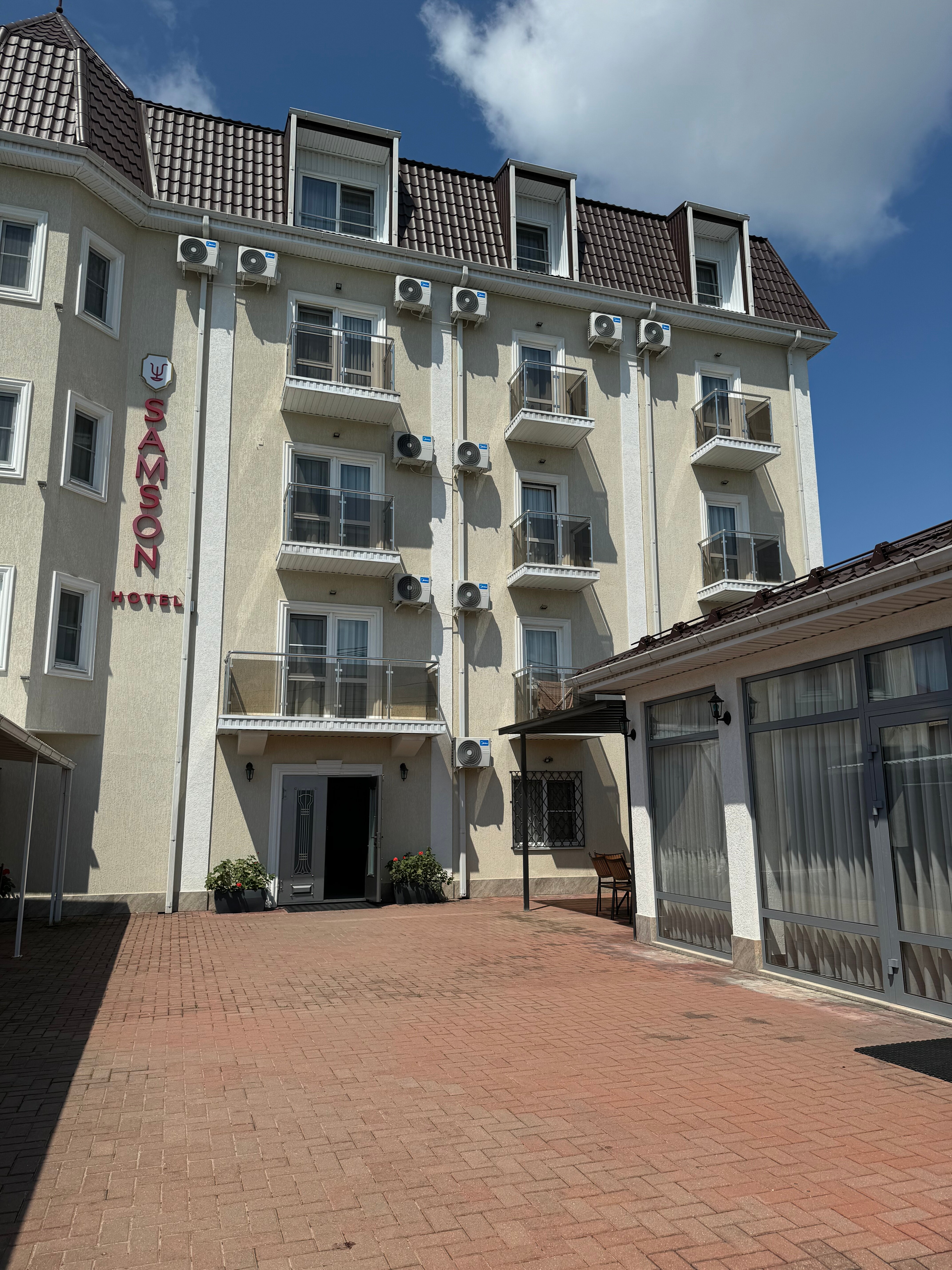 Фото отеля 1