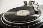 Youvinyl (Lensoveta Street, 90), discos, registros