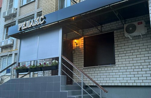 Бекер ұшақта әдемі қыздардың порносын тағы да көріп отыр