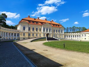 The palace and park complex Vyaliki Svyatsk Valovichau (Grodzienski District, Sapockinski Rural Council), landmark, attraction