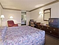 Фото Super 8 by Wyndham Seguin