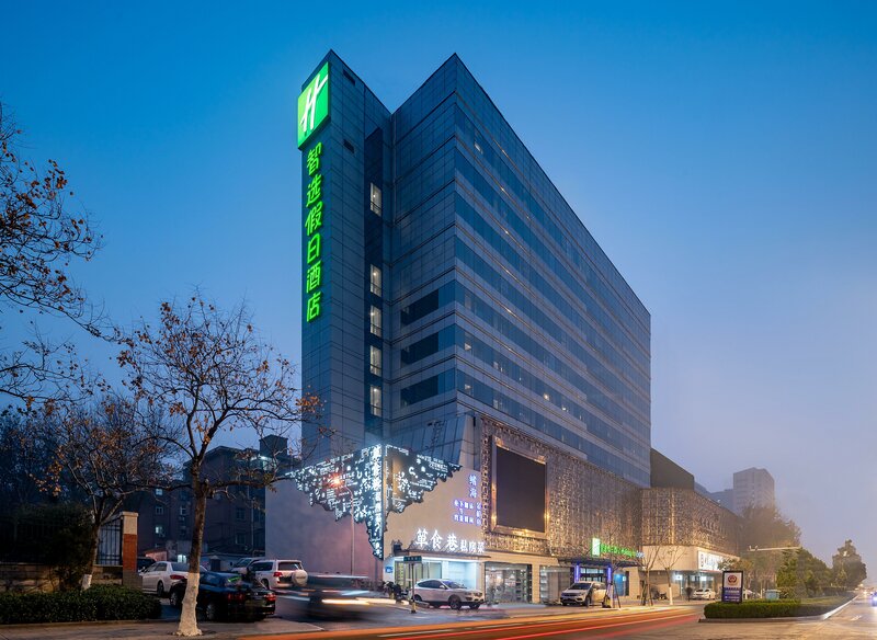 Гостиница Holiday Inn Express Jinan Jingshi Road в Цзинане