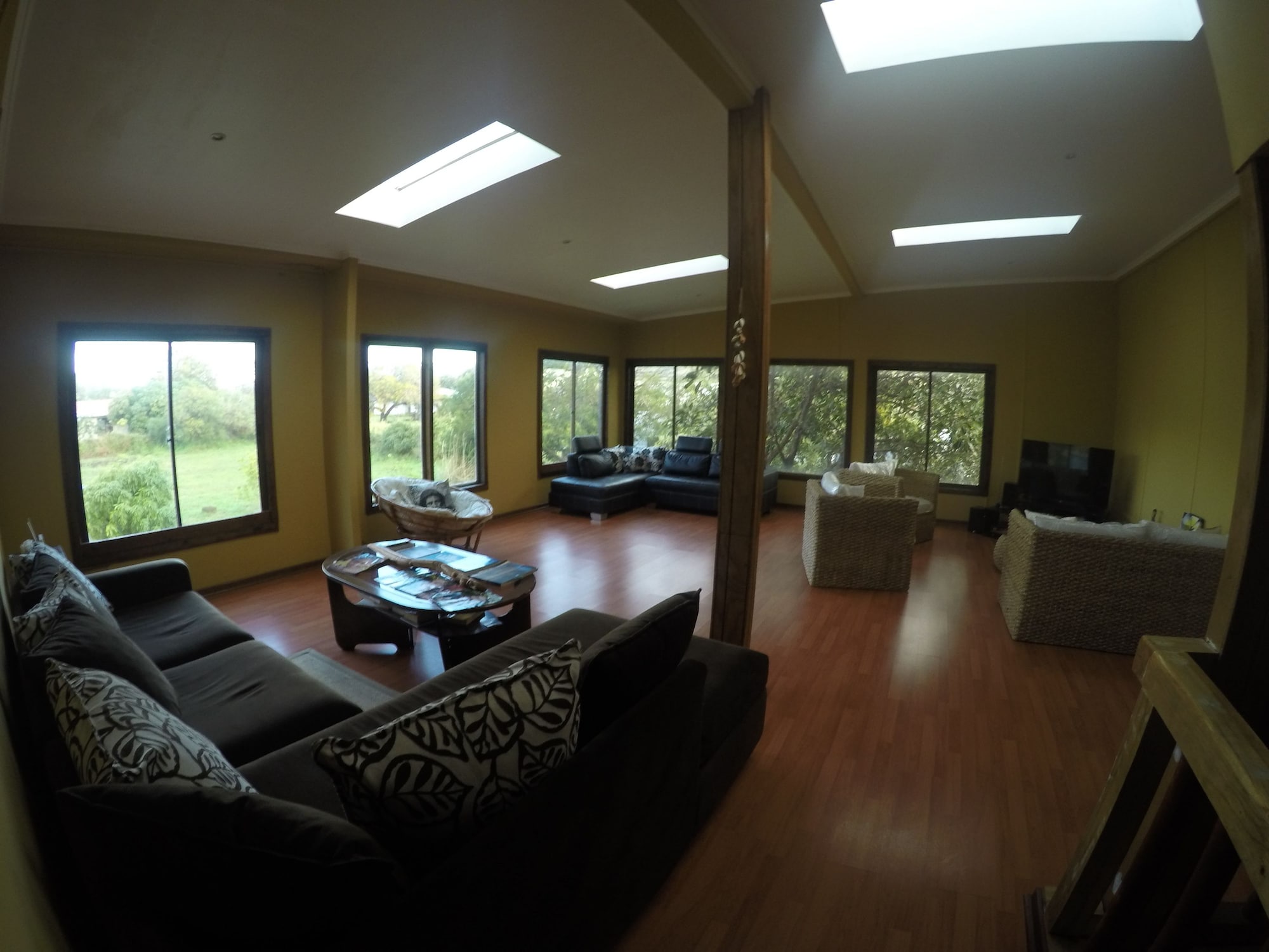 Фото Hotel Uka Mana