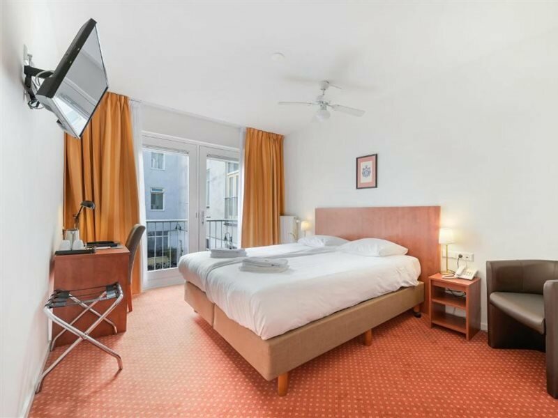 Фото Ambassador City Centre Hotel